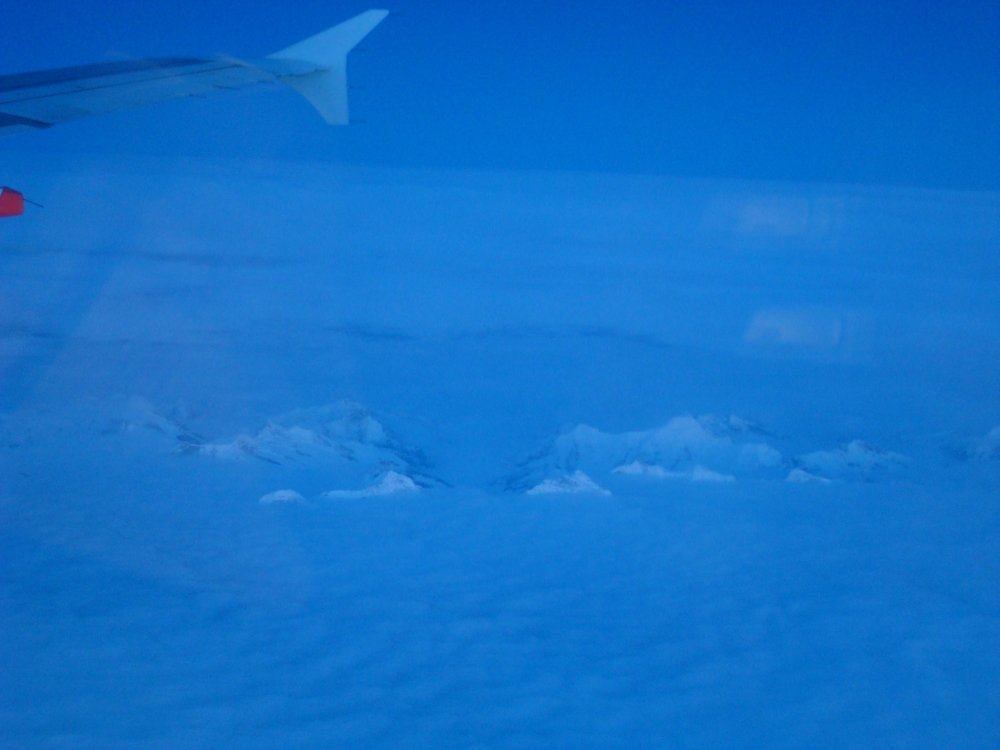 dsc00834alpspokingthrucloudspossmontblanc.jpg