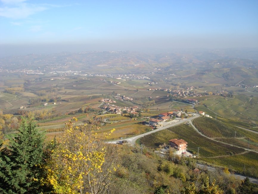 barolo07dsc02035viewfromthebalconyatlamorra.jpg