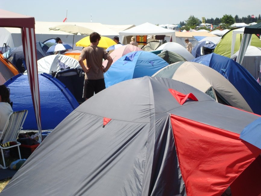 southside2022june200837couldntgetafagpaperbetweenthetents.jpg