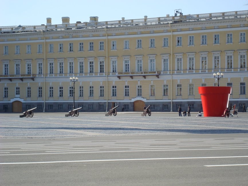 stpetersburgmay2008194shootingafilmonthemainsquare.jpg