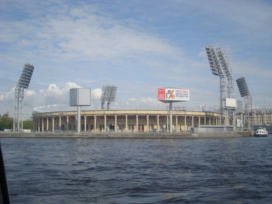 stpetersburgmay200865zenitspetrovskiystadium.jpg