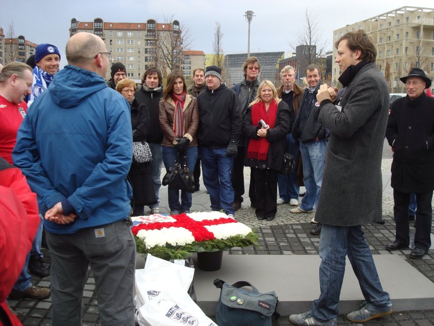 berlinnov2008020wreathswerelaidattheholocaustmemorial.jpg